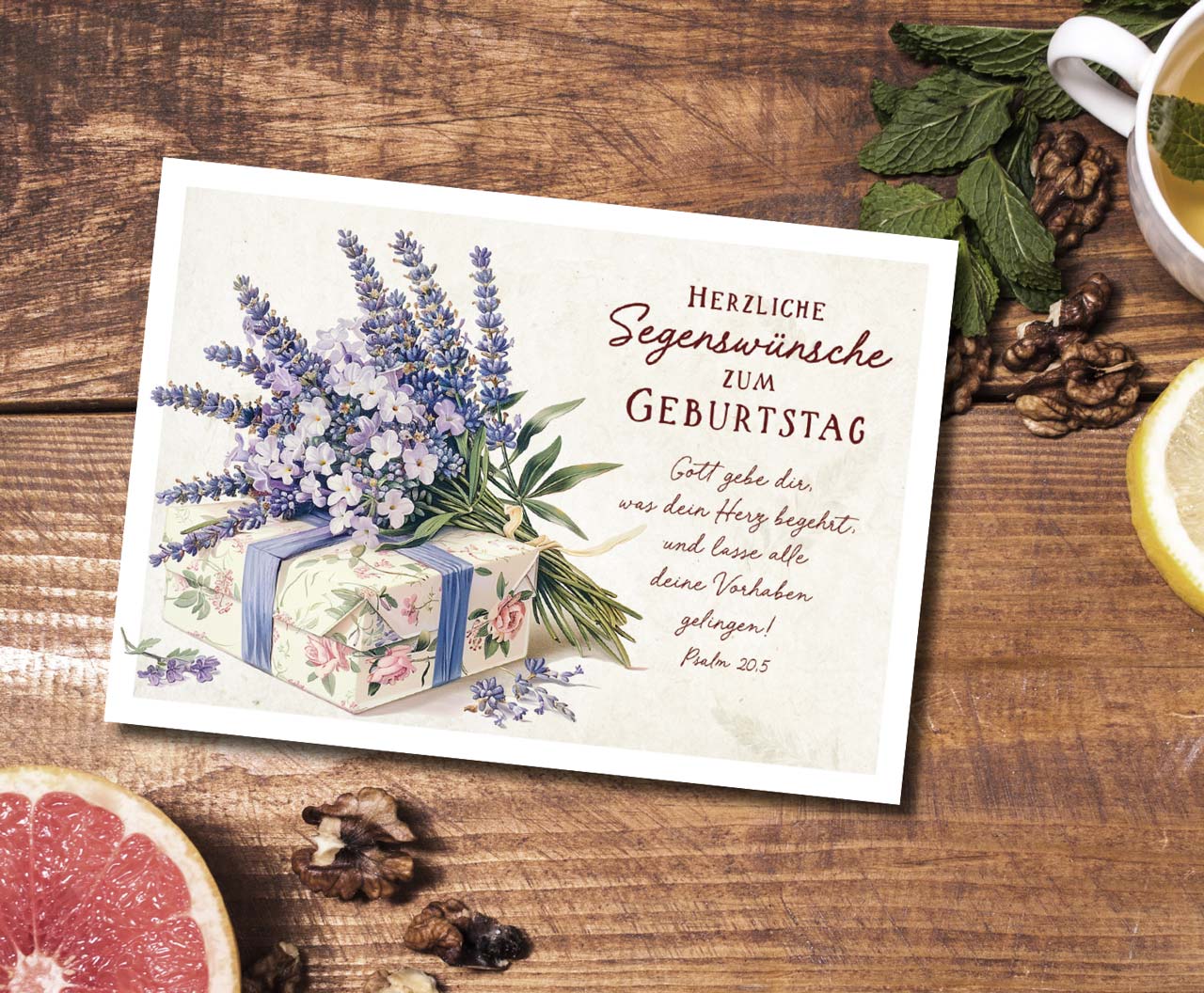 Postkarte Geschenk mit Lavendel