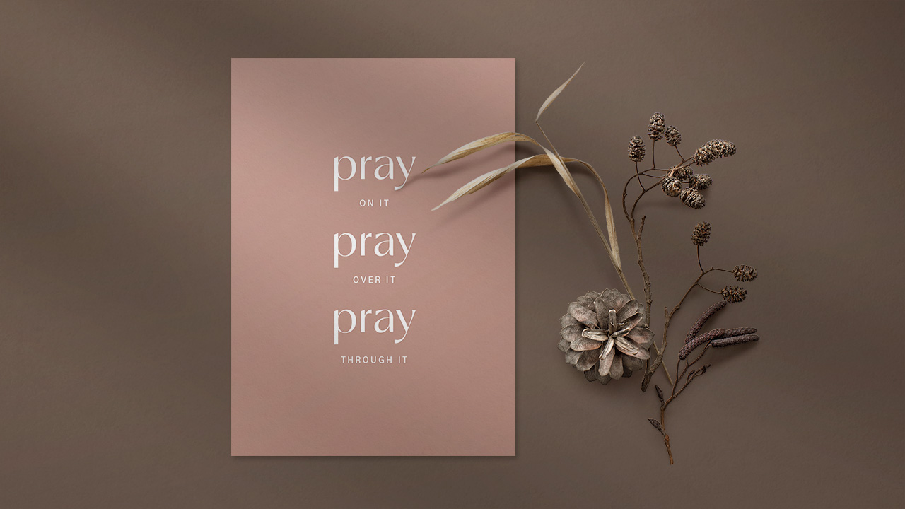 Postkarte Pray on it