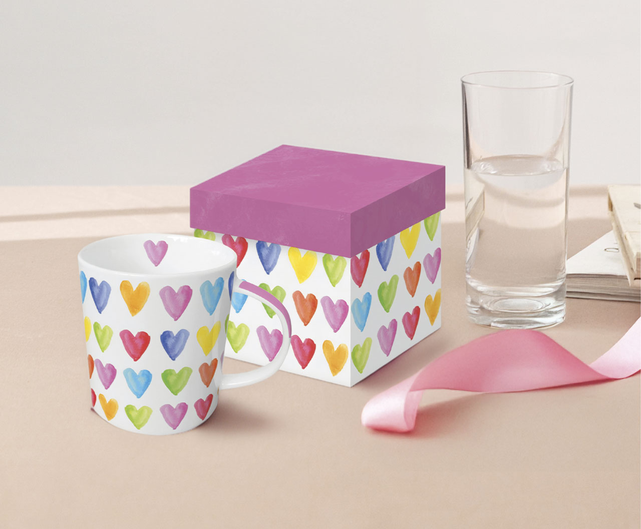 Tasse in Geschenkbox Aquarell Hearts